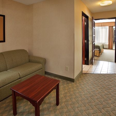 Spark By Hilton Lansing Eksteriør bilde