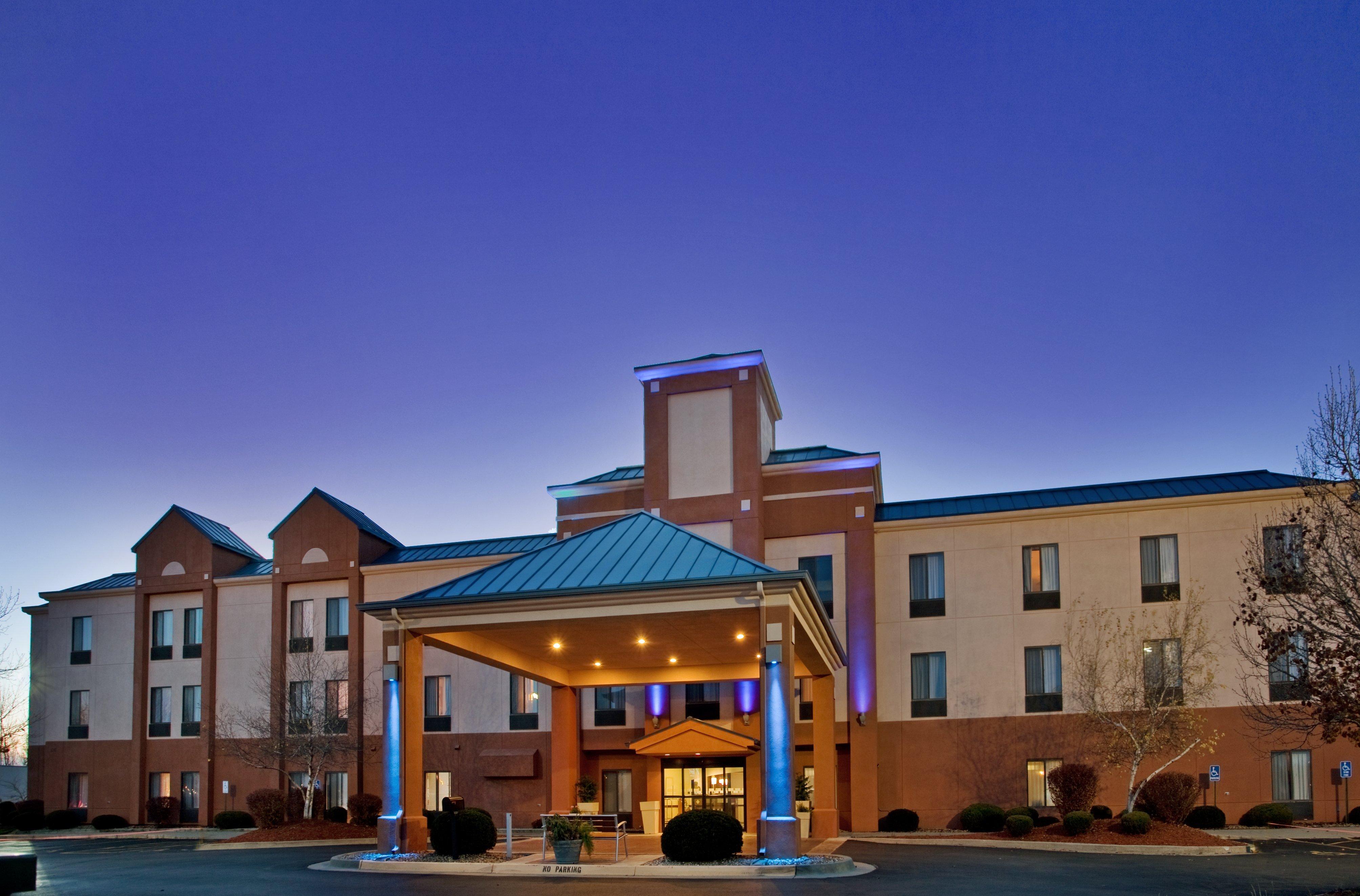 Spark By Hilton Lansing Eksteriør bilde
