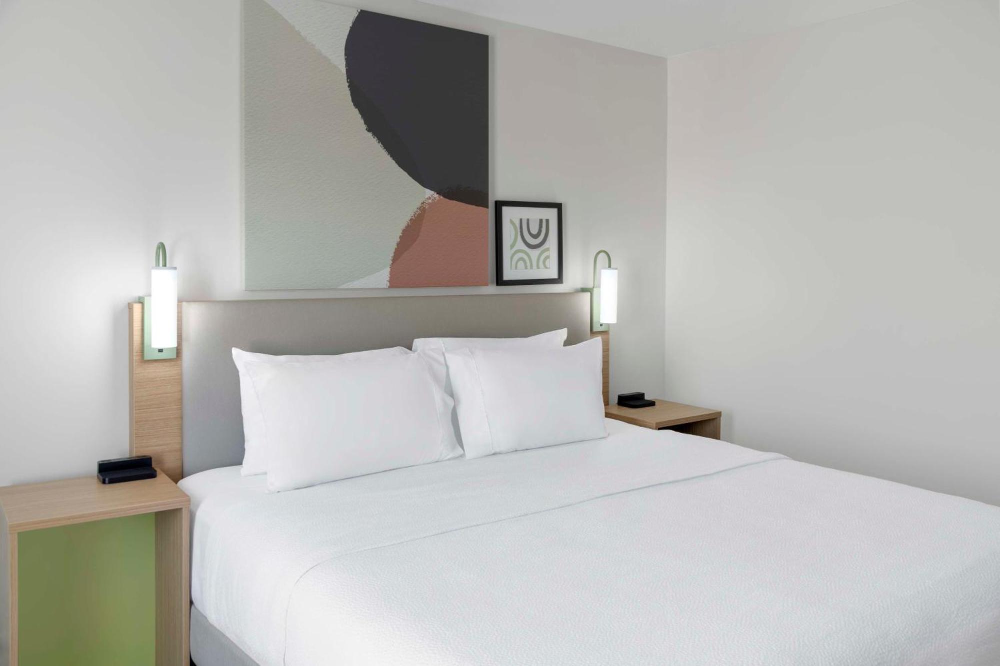 Spark By Hilton Lansing Eksteriør bilde