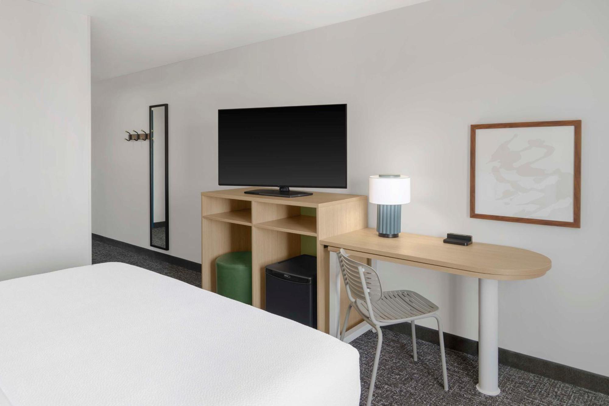 Spark By Hilton Lansing Eksteriør bilde