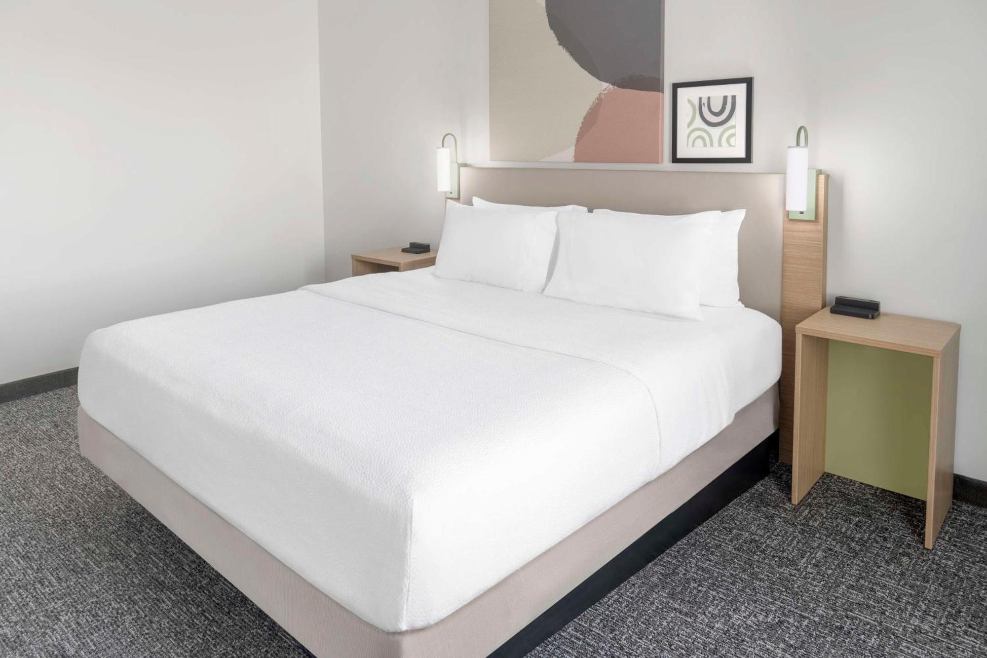 Spark By Hilton Lansing Eksteriør bilde